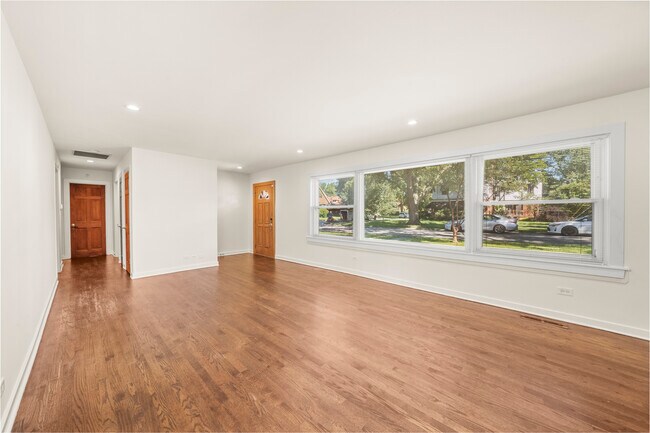 Building Photo - 1621 S Crescent Ave