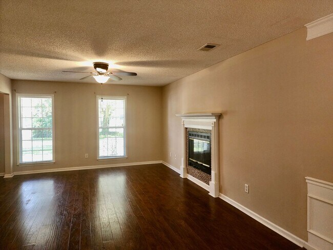 Foto del edificio - Beautiful 4 Bedroom Home in Center Lake Su...