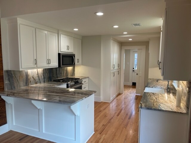 Kitchen - 1031 Dunbar St