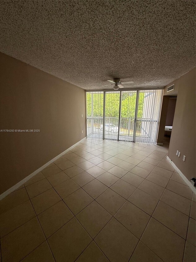 Primary Photo - 7125 NW 186th St