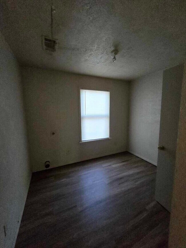 Foto del edificio - 4000 Killian St