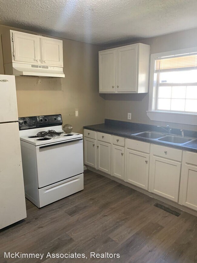 Building Photo - 2 br, 1 bath House - 220 Curtis Sykes