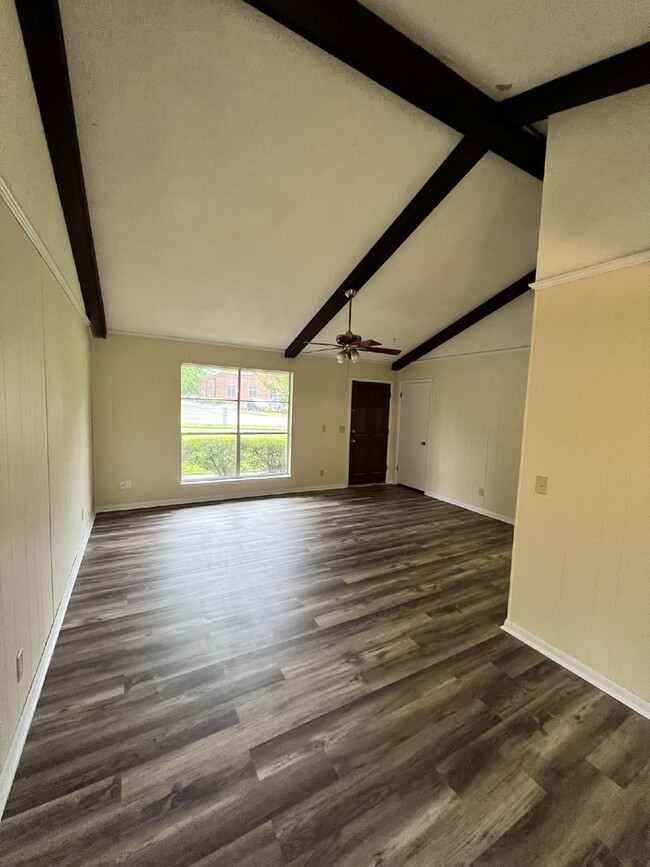Building Photo - House for Rent