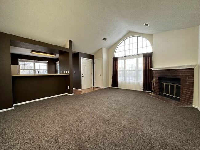 Building Photo - Beautiful 2BR Lakewood Condo with Modern C...