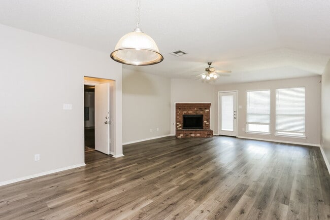 Building Photo - 1711 Venus Dr W