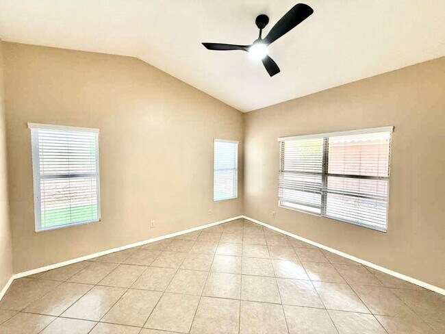 Foto del edificio - 7568 W Kerry Ln