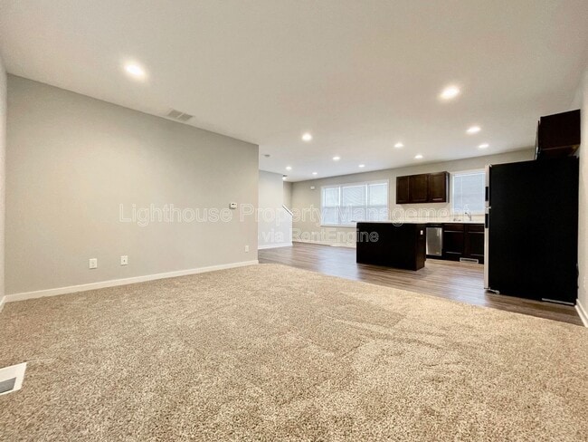 Building Photo - 303 Baldwin St