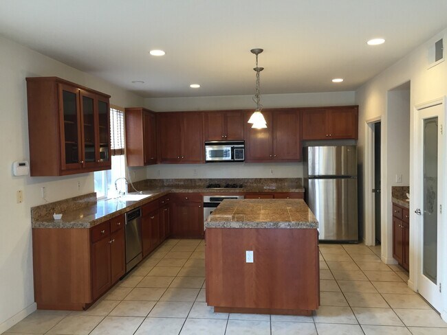 Foto del edificio - 4 Bed, 3.5 Bath Antioch Home with Loft