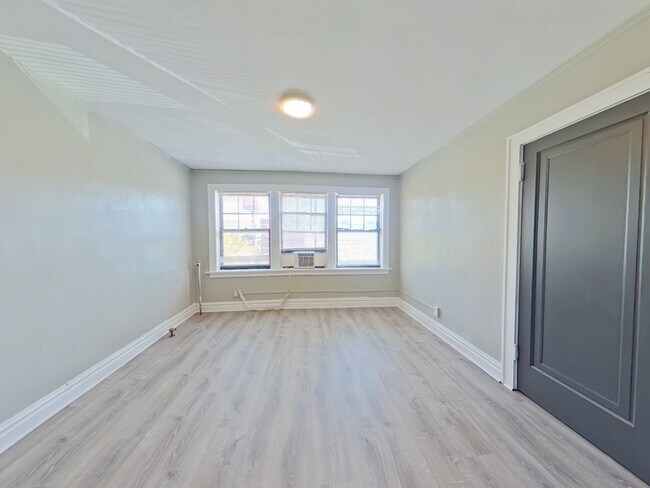 Foto del edificio - 5618 S Grand Blvd