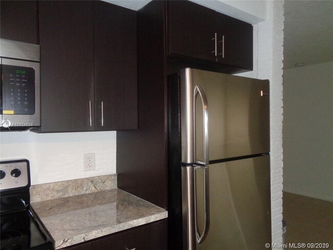 Foto del edificio - 2871 NW 18th Ct
