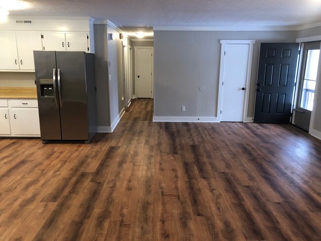 Living Room/KitchenLiving Room/Kitchen - 21116 Wells St