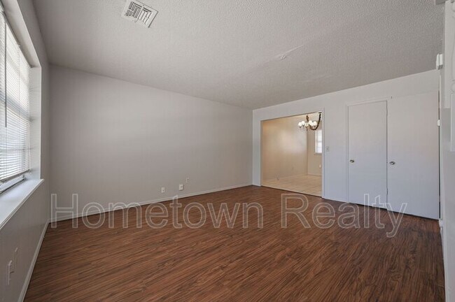 Foto del edificio - 2610 Elwood Dr