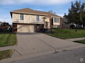 Building Photo - 1902 Blue Sage Dr