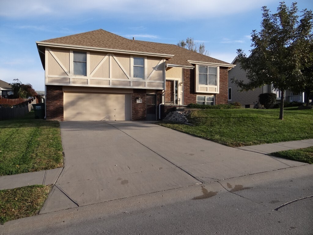 Foto principal - Nice Home In Papillion For Rent!