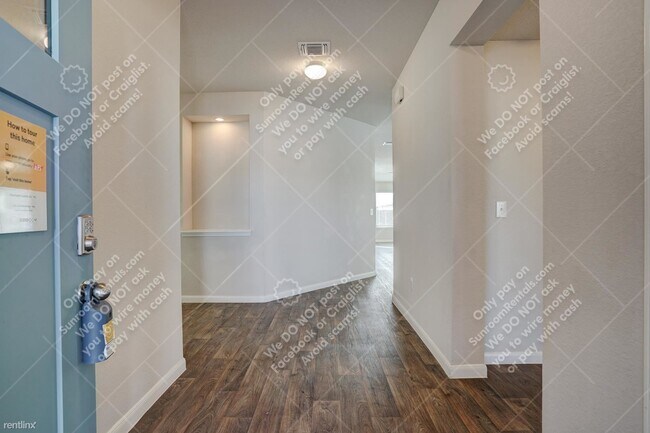 Foto del edificio - 4 br, 2 bath House - 111 Groves Ln