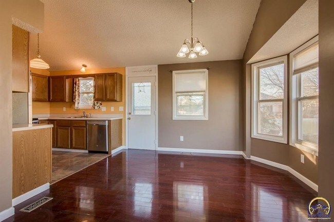 Building Photo - 3 BR 3 Bath - Washburn Rural District