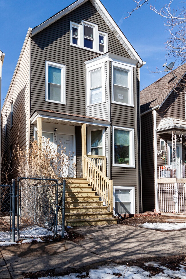 Foto del edificio - 2968 N Ridgeway Ave