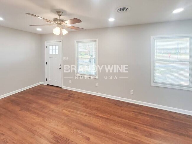 Building Photo - 1822 Dearing Rd