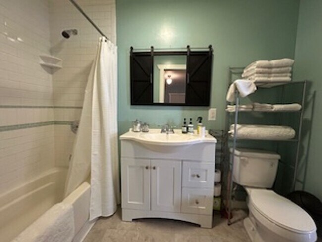 Foto del edificio - 1 Bed, 1 Bath + Office | Guerneville (Rio ...