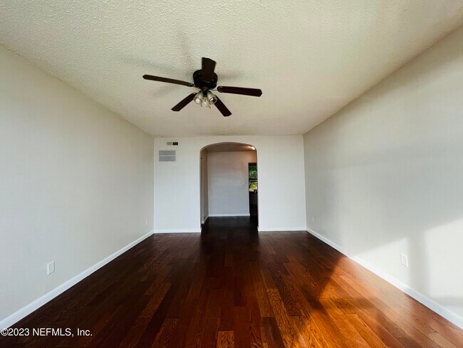 Foto del edificio - 1781 River Rd
