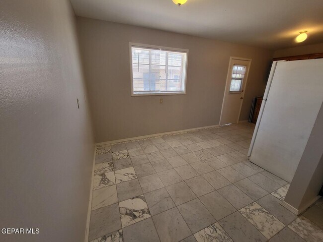 Building Photo - 1421 St Johns Dr