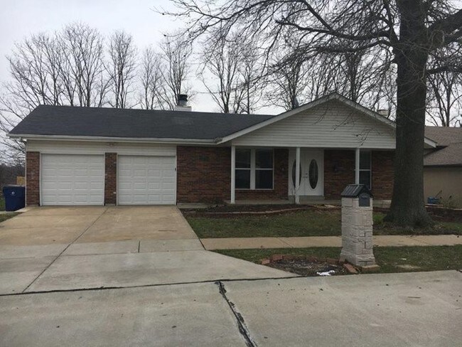 Building Photo - 11814 Seven Hills Dr