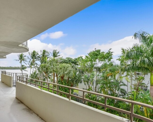 Building Photo - 12000 N Bayshore Dr