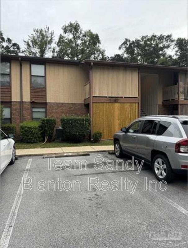 Foto principal - 8370 Carl Dean St