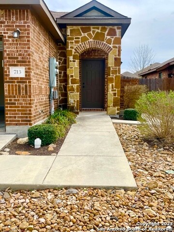 Building Photo - 713 Creekside Cir