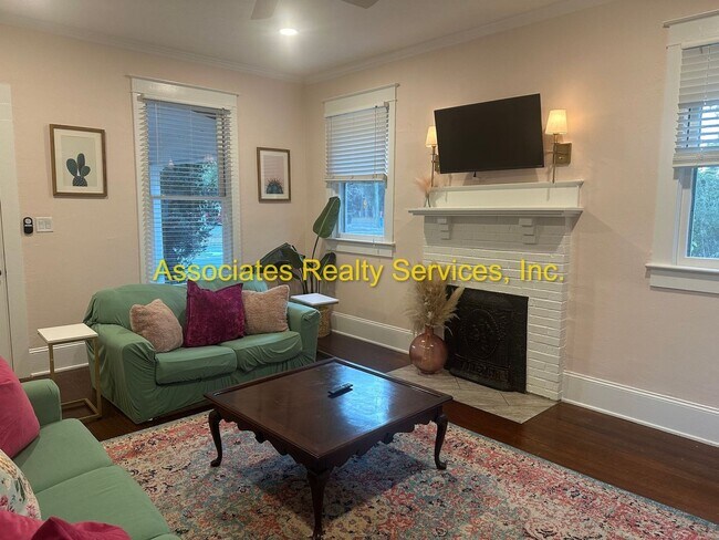 Foto del edificio - Totally Remodeled Vintage Home - FULLY FURNISHED!!!