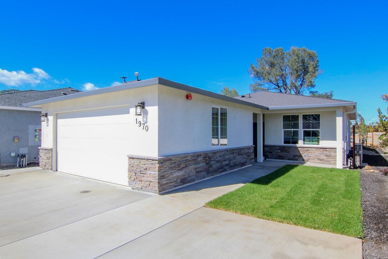 Foto principal - Recently Constructed Redding Home!