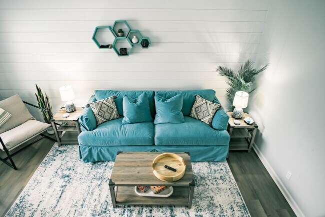 Foto del edificio - Fully Renovated 2 Bedroom Townhome in a Co...