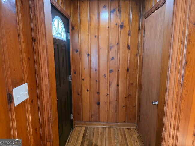 Building Photo - 8 Ronnie Ave