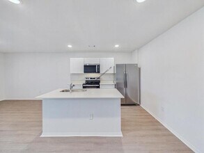Building Photo - 17 Vineyard Dr