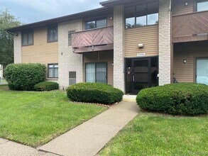 Building Photo - 7538 Manor Cir