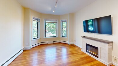 Building Photo - Flats on Comm