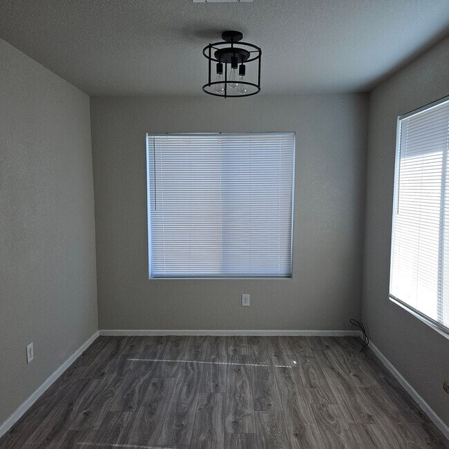 Foto del edificio - Remodeled 3 Bedroom Home with Solar & Landscaping Included!