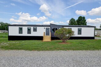 Building Photo - 5233 Clarksville Rd
