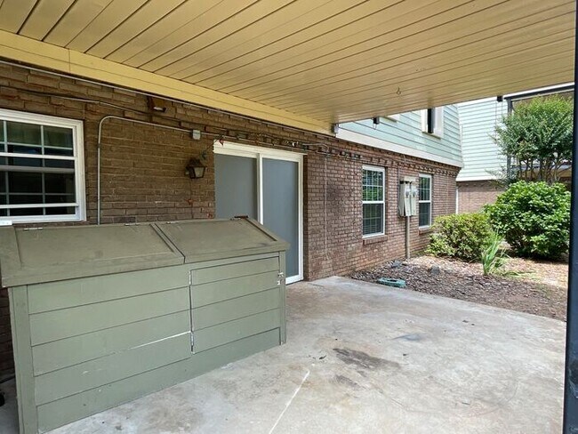 Building Photo - T.R. Lawing Realty Property