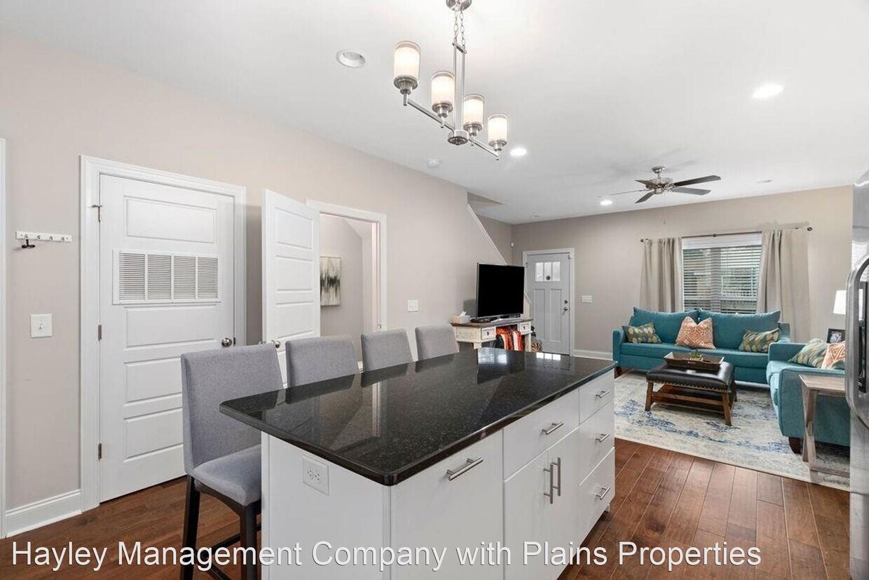 Foto principal - 2 br, 2.5 bath House - 418 North Donahue Dr