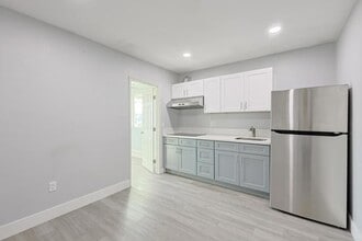 Building Photo - 3774 Clavelita St