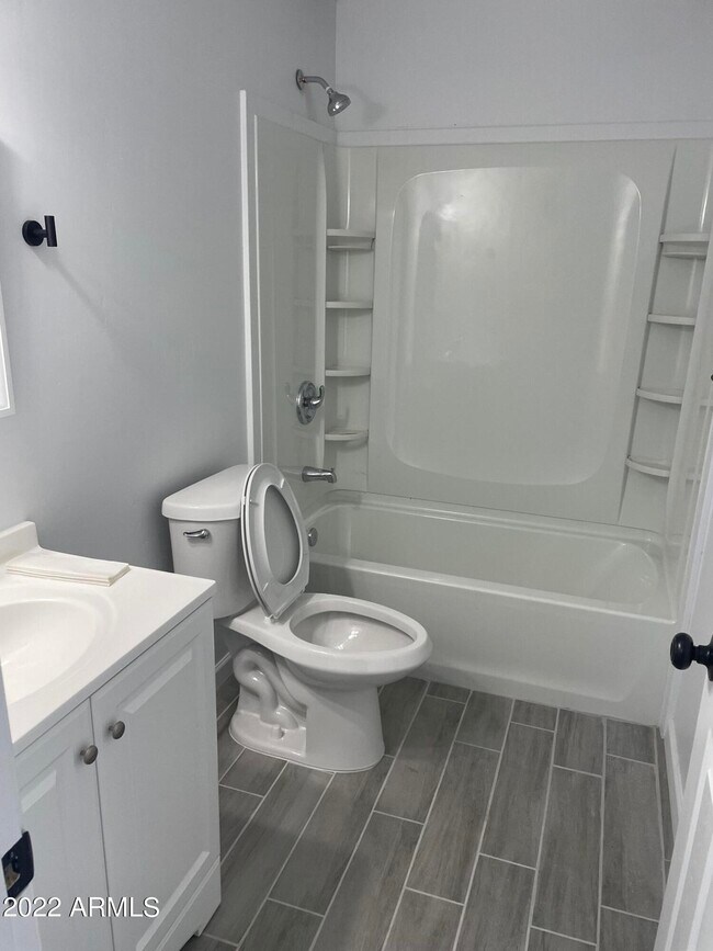 Building Photo - 809 S 6th Ave