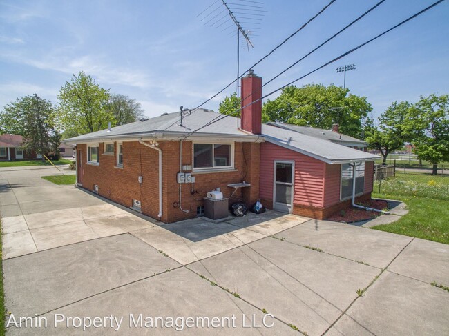 Building Photo - 3 br, 1.5 bath House - 19621 Lochmoor