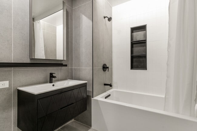 Baño - James English Building