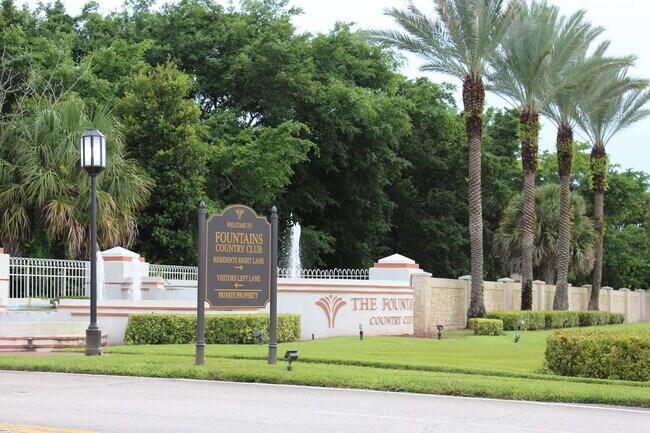 Foto del edificio - 4657 Fountains Dr S