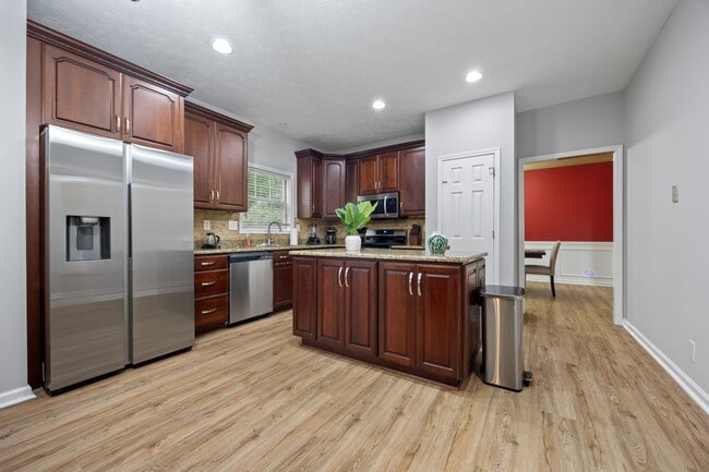 Photo - 350 Saddle Bridge Dr House