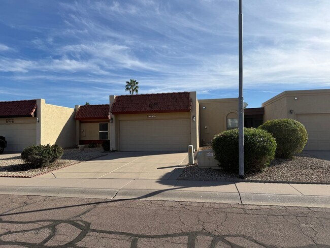 Building Photo - Updated Patio Home in North Phoenix
