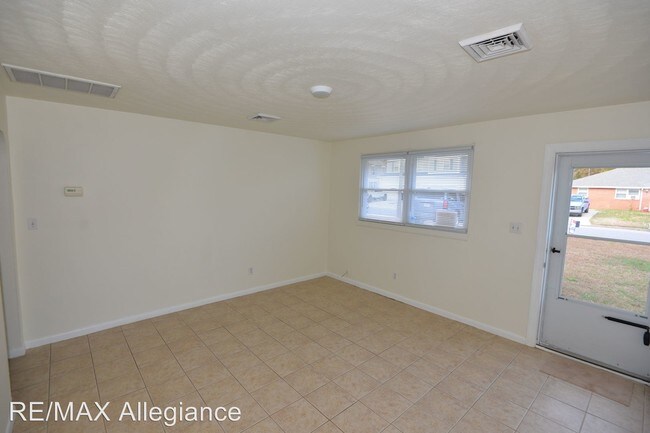 Building Photo - 2 br, 1 bath House - 1173 A GUNN HALL