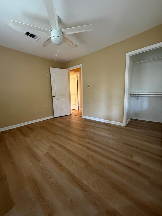 Foto del edificio - 1504 Lawrence Ave