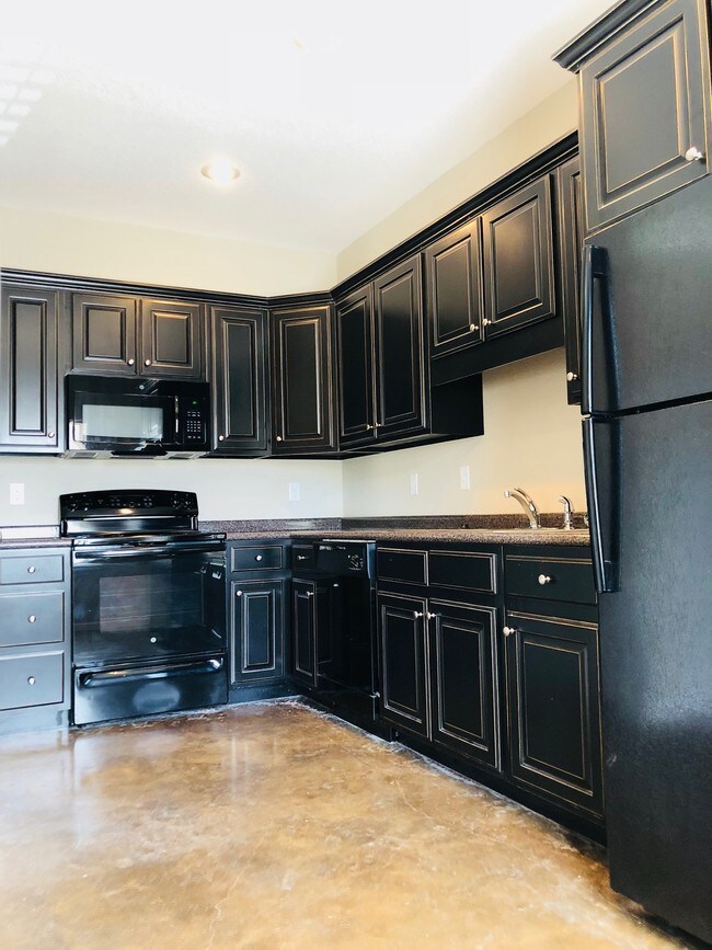Building Photo - 4303 Savannah Dr